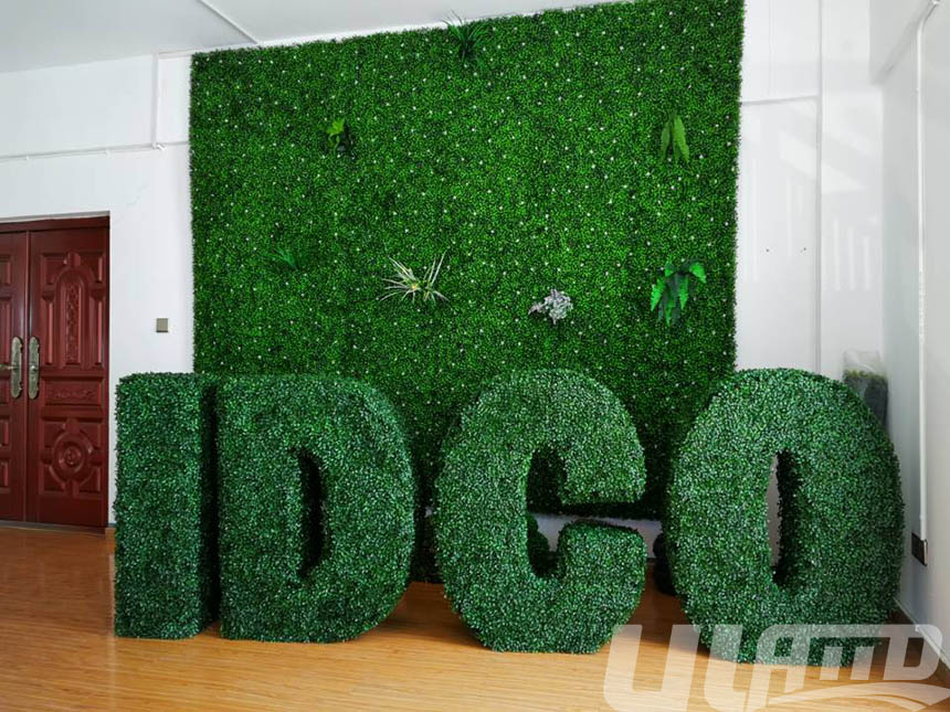 仿真植物制作的字母